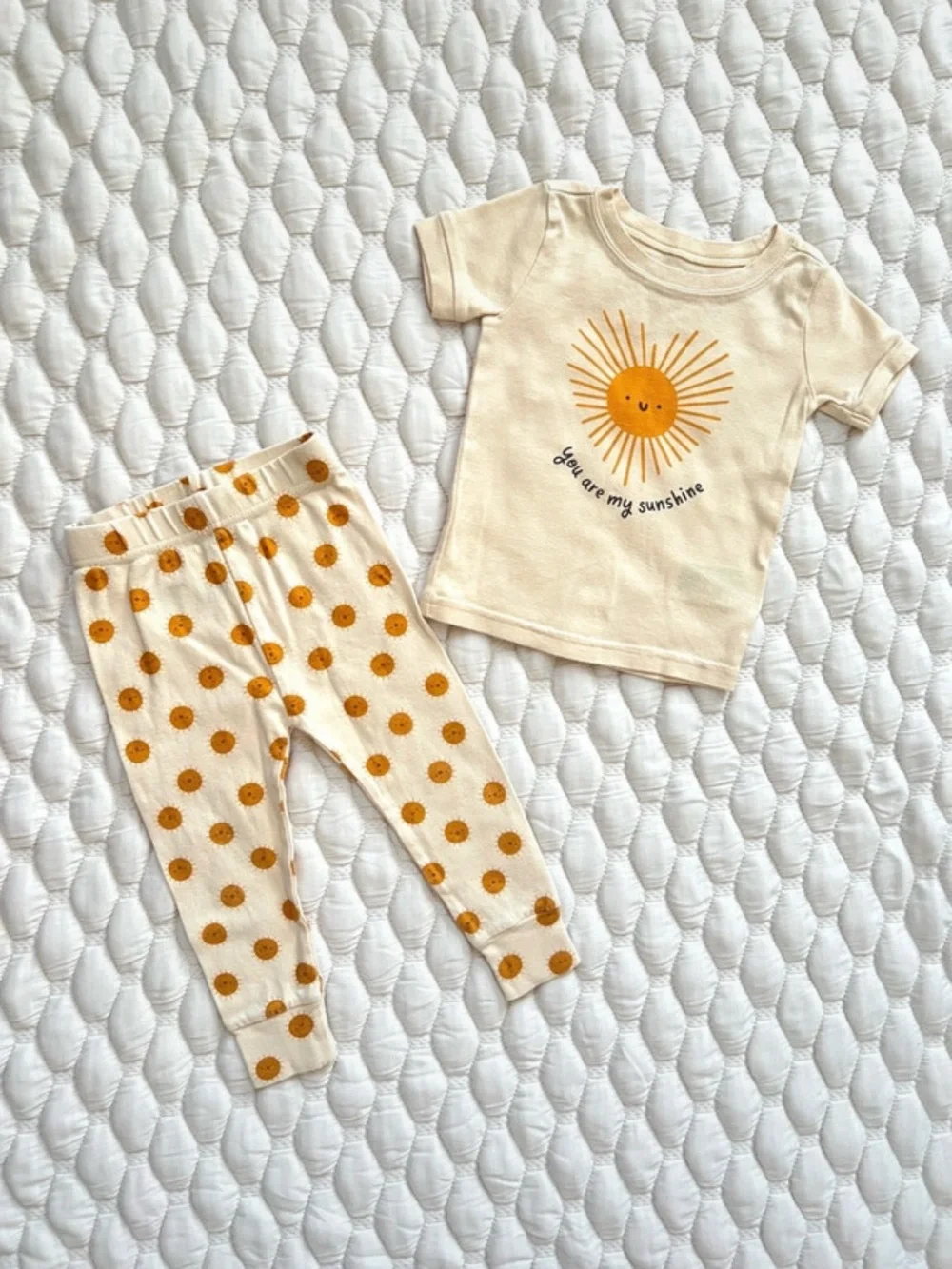🍄3/$15 Old Navy Sunshine Pajama Set 18-24M